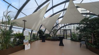 Dans le quartier Saint-Serge, l’immeuble Métamorphose se dote d&rsquo;une serre événementielle