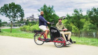 Ces deux Angevins proposent aux personnes âgées des sorties en triporteur