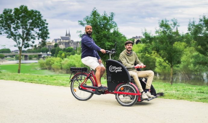Ces deux Angevins proposent aux personnes âgées des sorties en triporteur